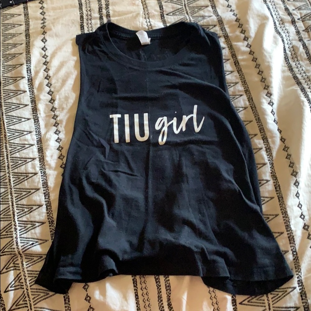 TIU girl crop